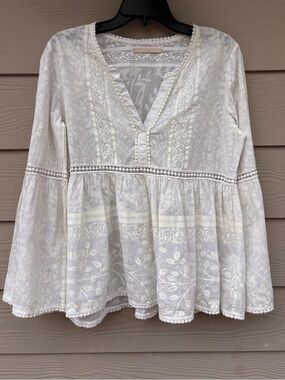 LOLA AUSTRALIA
Women's Ivory Lace Peasant Top - V-Neck Long Sleeve